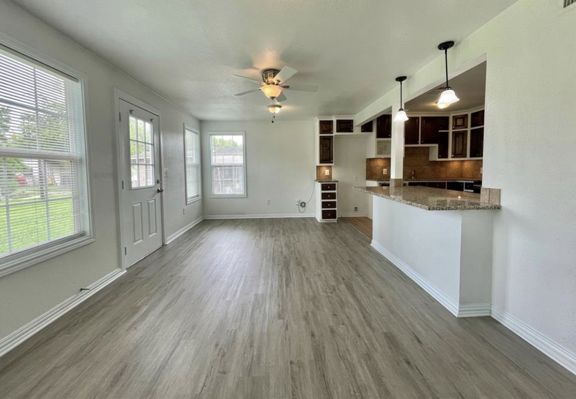 109 Acacia St, Lake Jackson, TX 77566