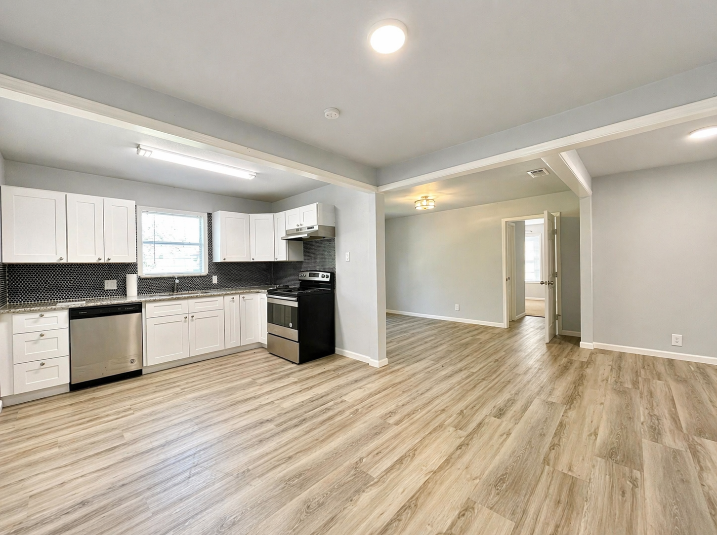 150 Huisache St, Lake Jackson, TX 77566